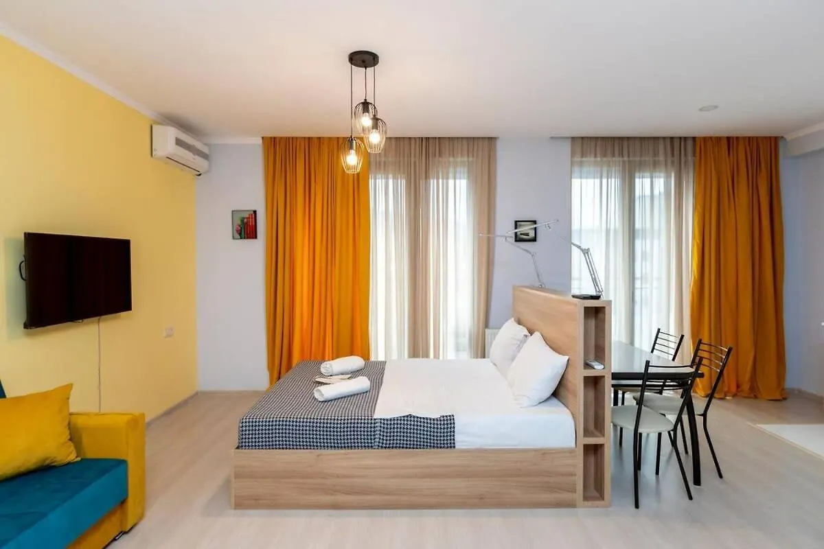 Luminous Studio With Balcony In Tbilisi - By Wehost Georgien