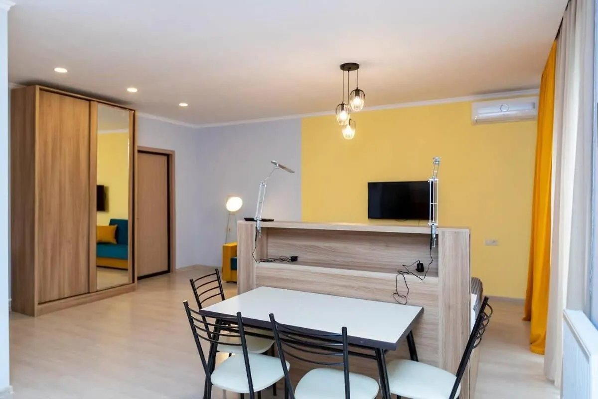 Luminous Studio With Balcony In Tbilisi - By Wehost Georgien